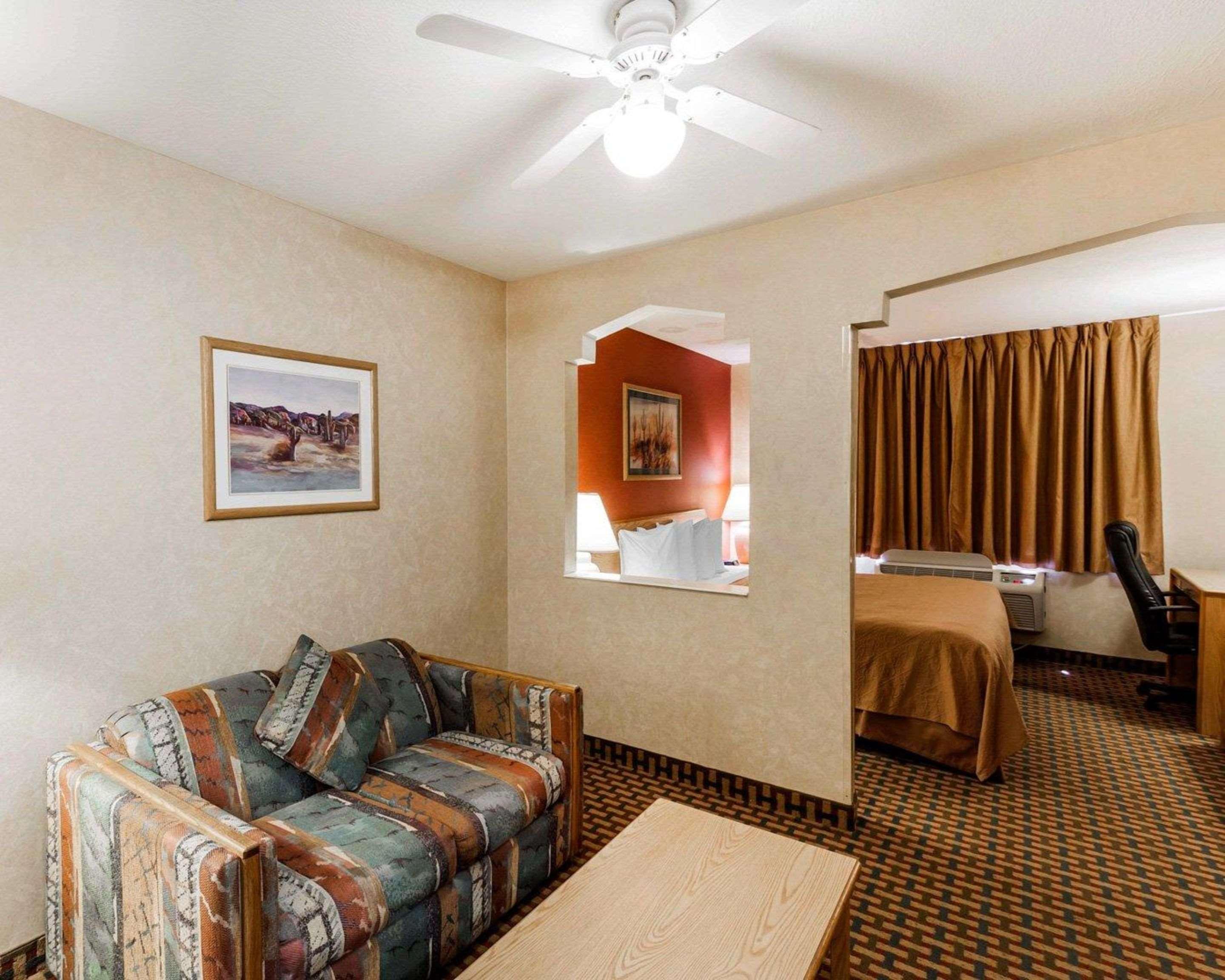 Comfort Inn & Suites Surprise Near Sun City West Exterior photo