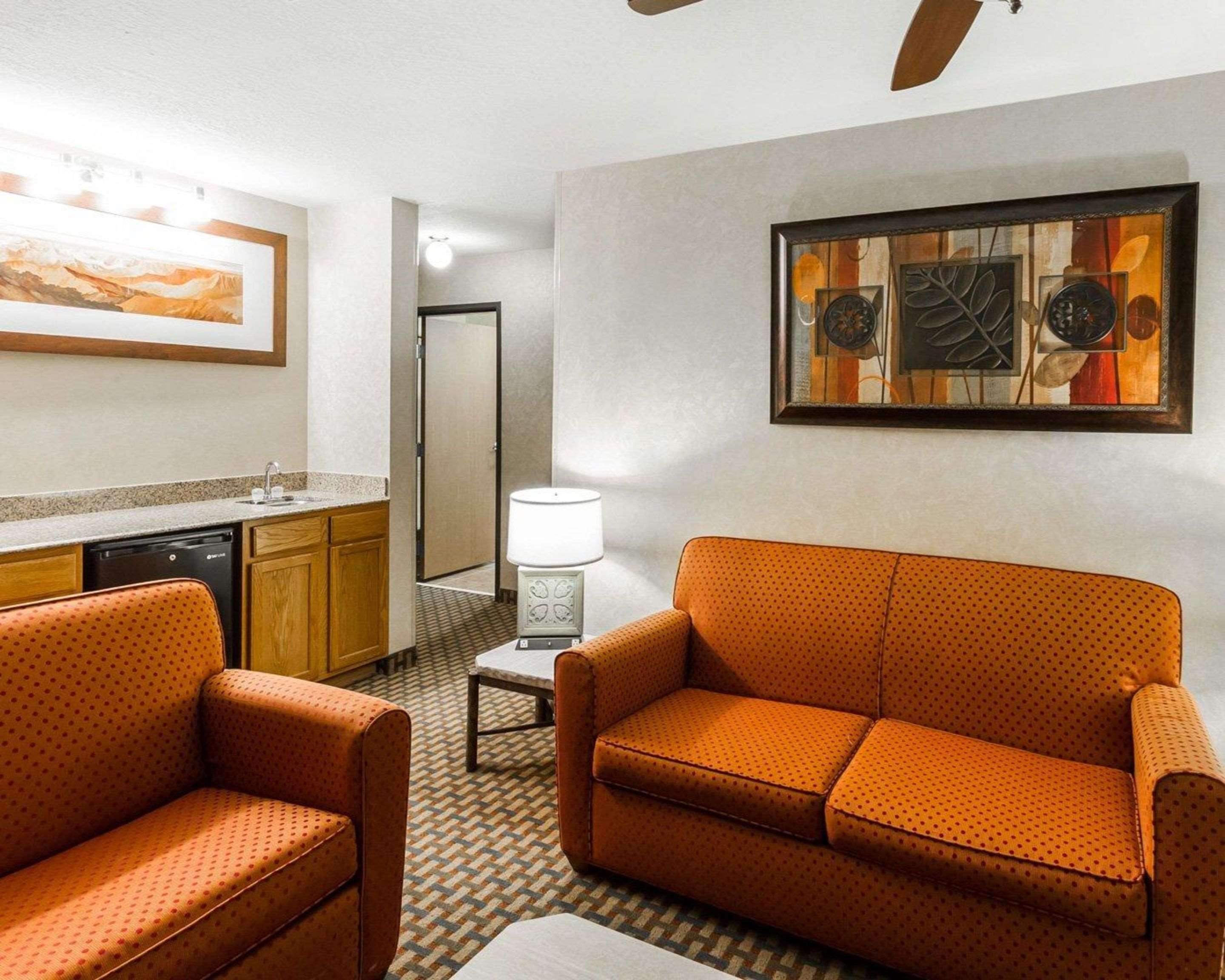 Comfort Inn & Suites Surprise Near Sun City West Exterior photo